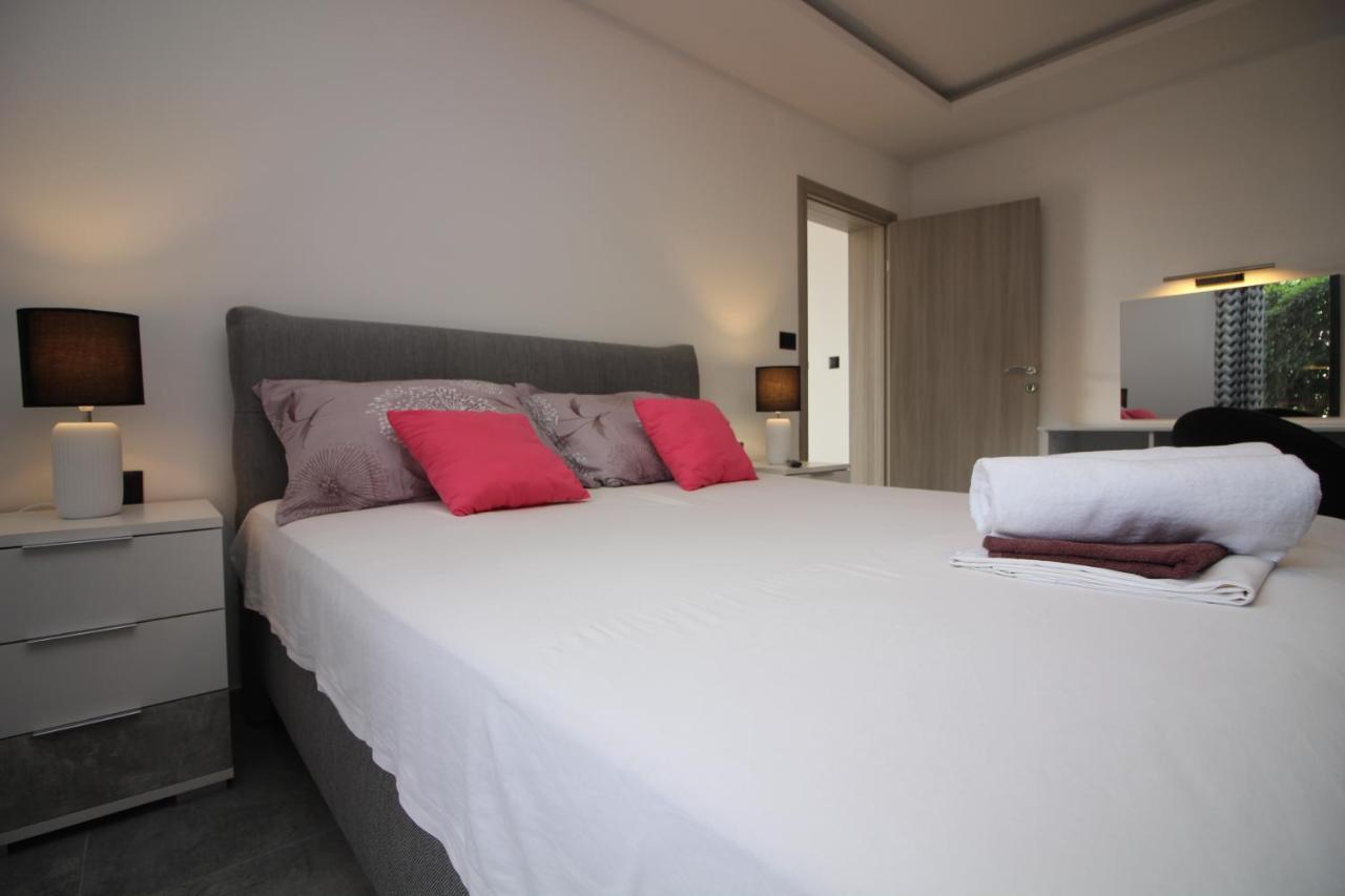 פרימוסטן Apartments Toni מראה חיצוני תמונה