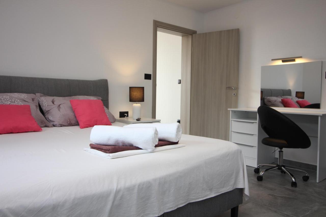 פרימוסטן Apartments Toni מראה חיצוני תמונה