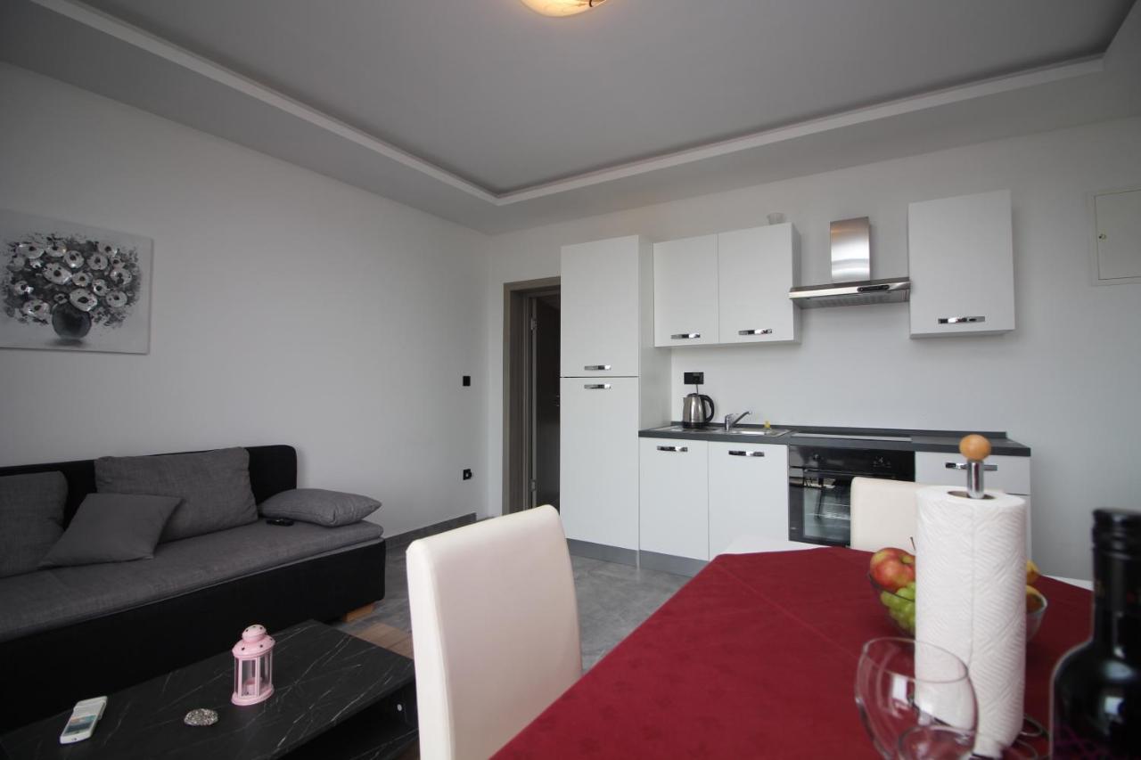 פרימוסטן Apartments Toni מראה חיצוני תמונה
