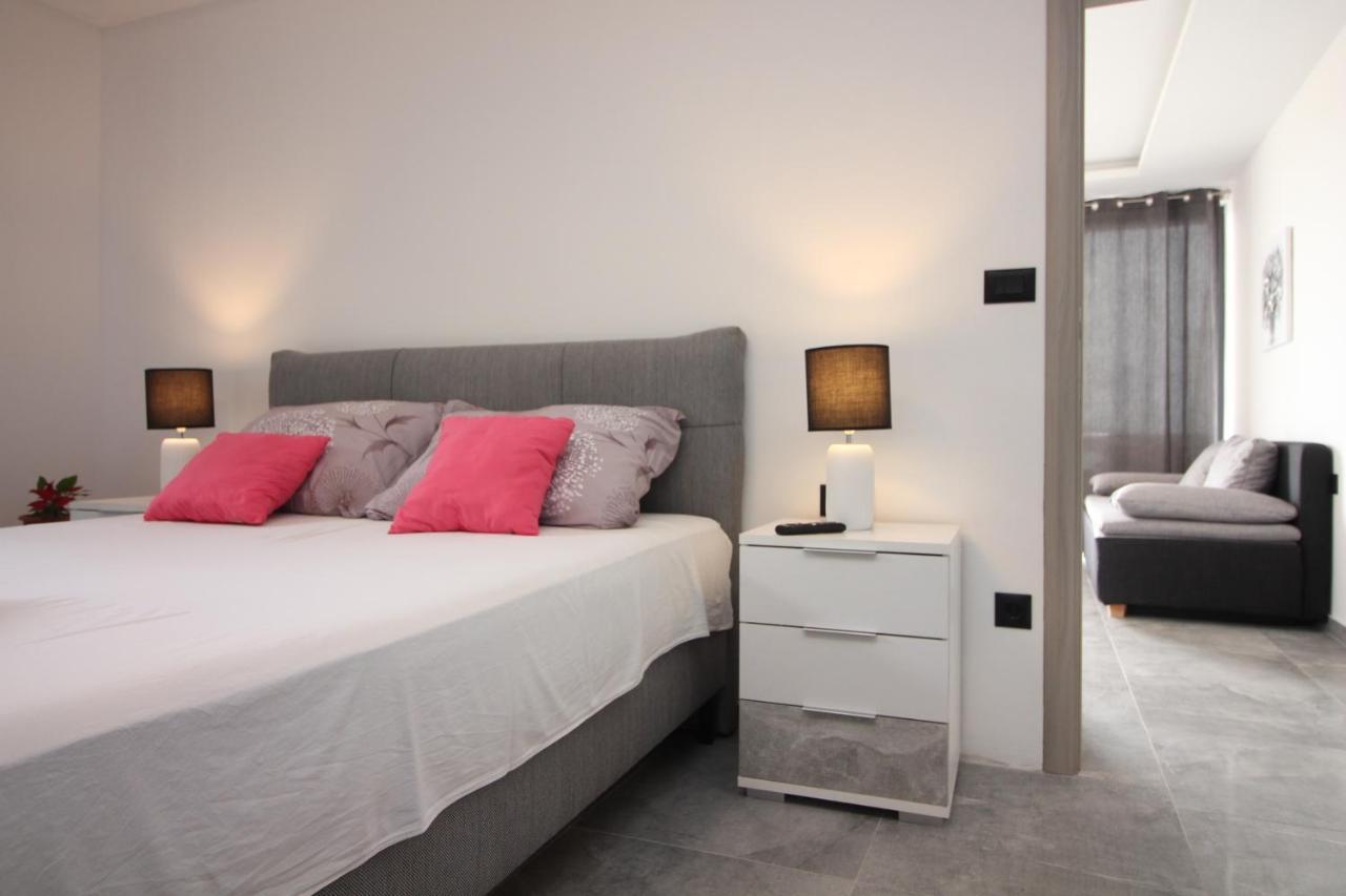 פרימוסטן Apartments Toni מראה חיצוני תמונה