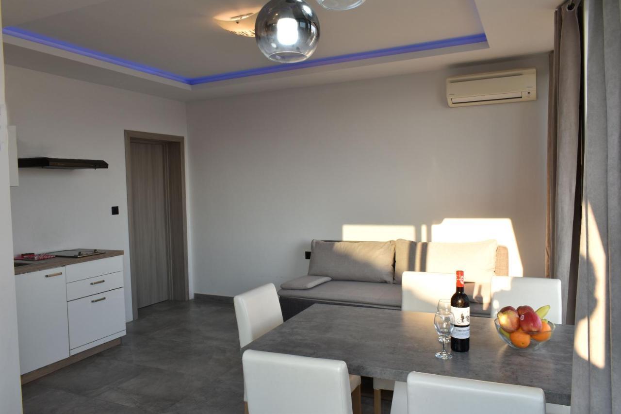 פרימוסטן Apartments Toni מראה חיצוני תמונה