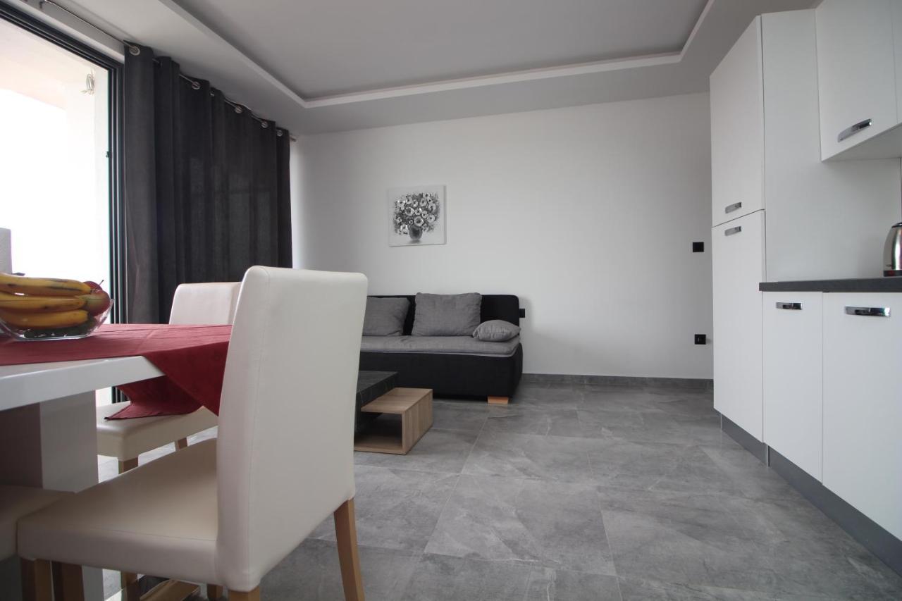 פרימוסטן Apartments Toni מראה חיצוני תמונה