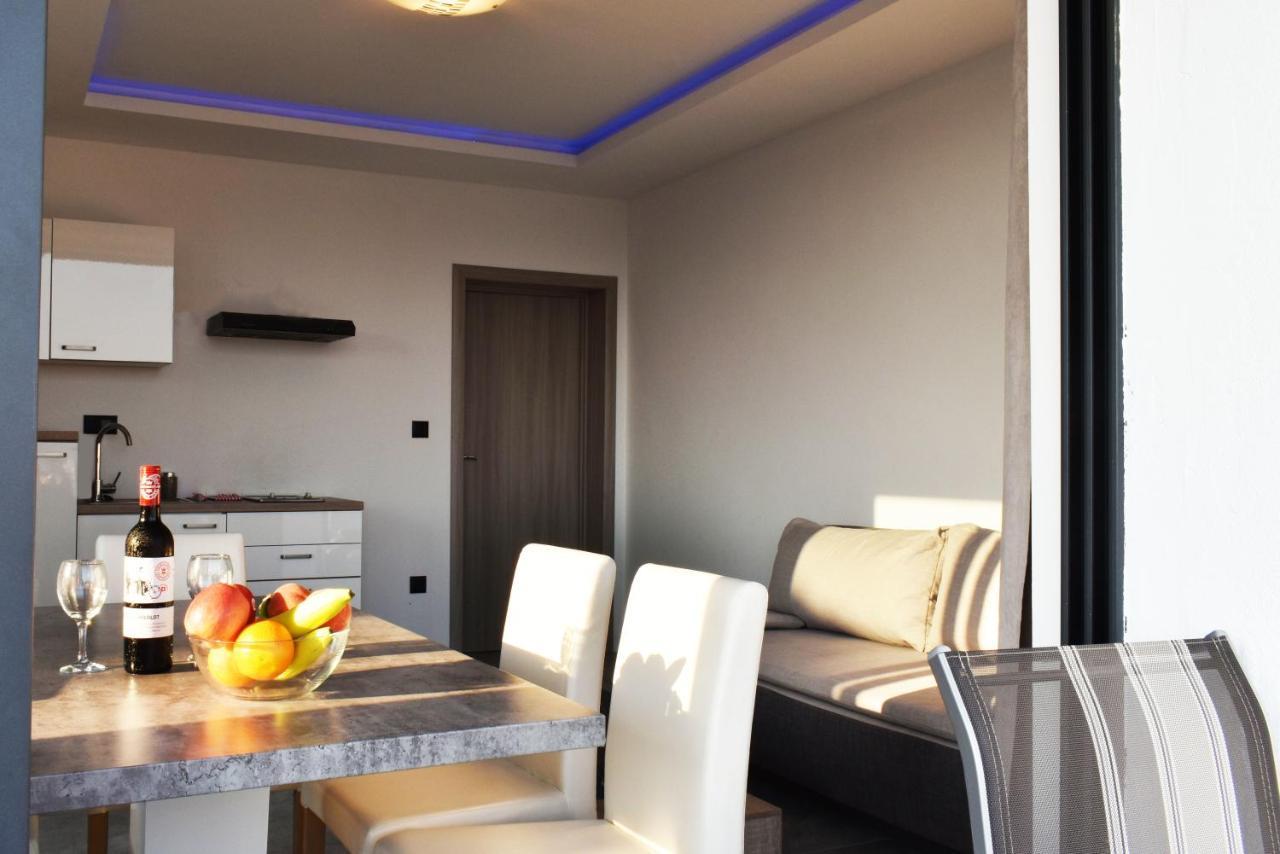 פרימוסטן Apartments Toni מראה חיצוני תמונה