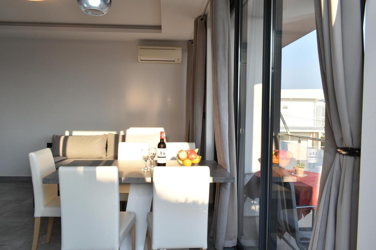 פרימוסטן Apartments Toni מראה חיצוני תמונה