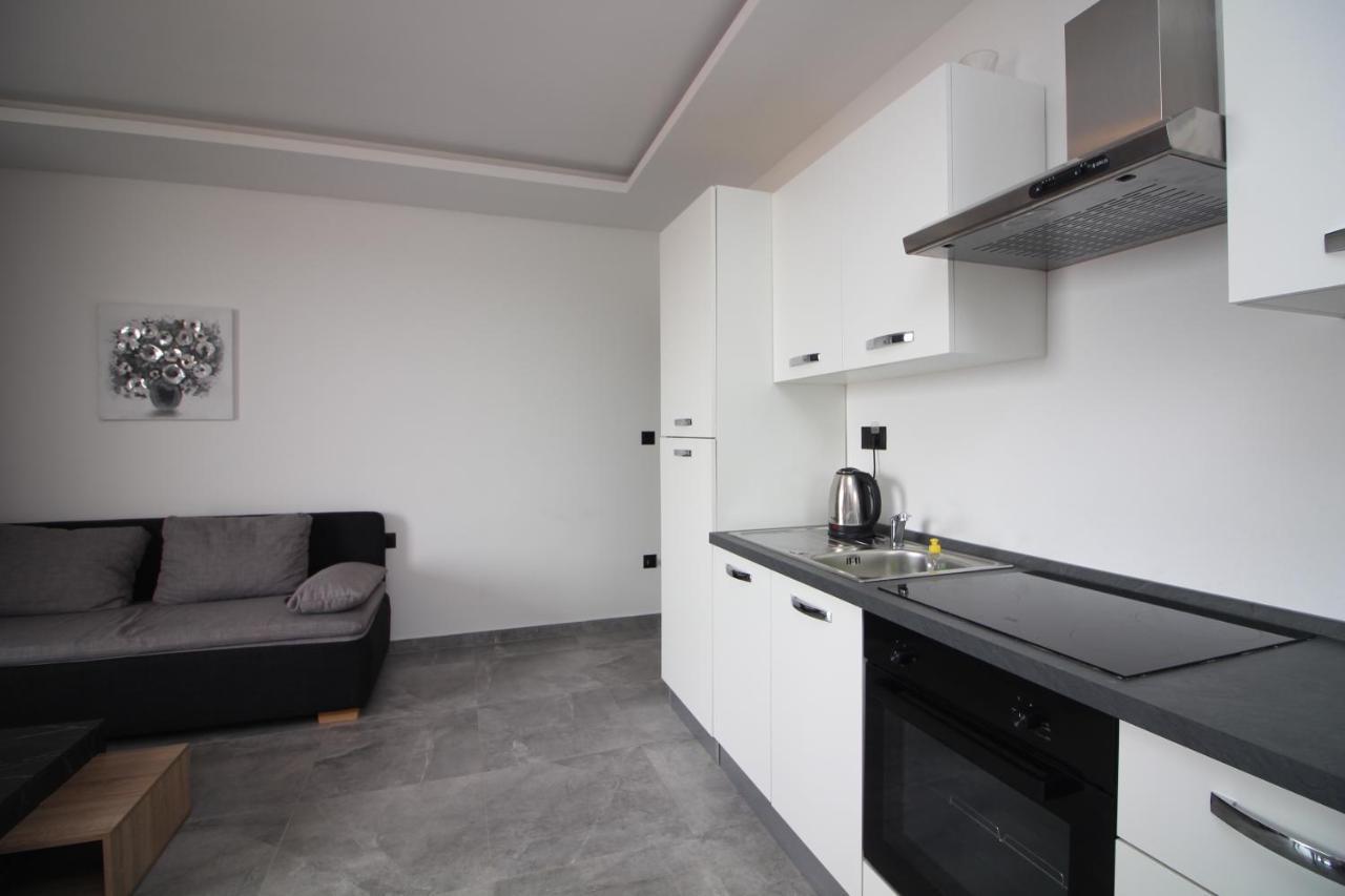 פרימוסטן Apartments Toni מראה חיצוני תמונה