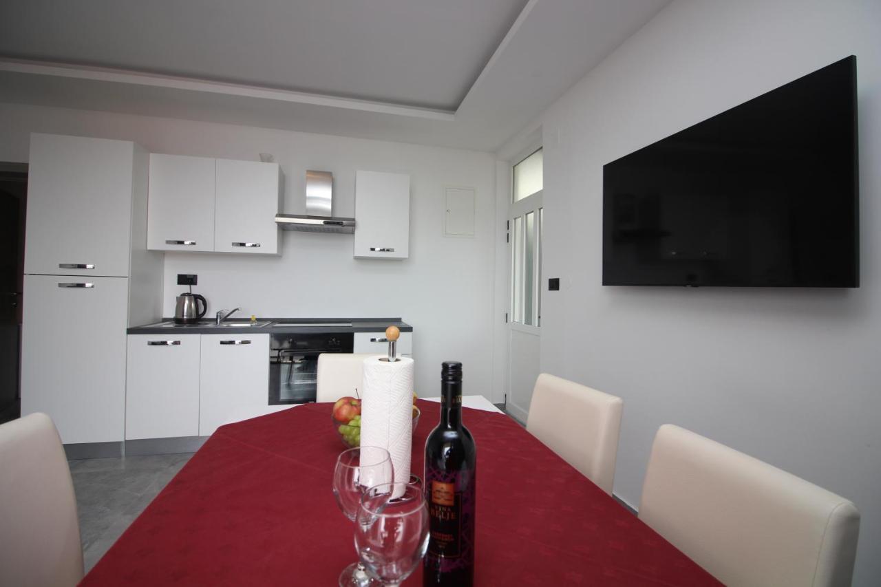 פרימוסטן Apartments Toni מראה חיצוני תמונה