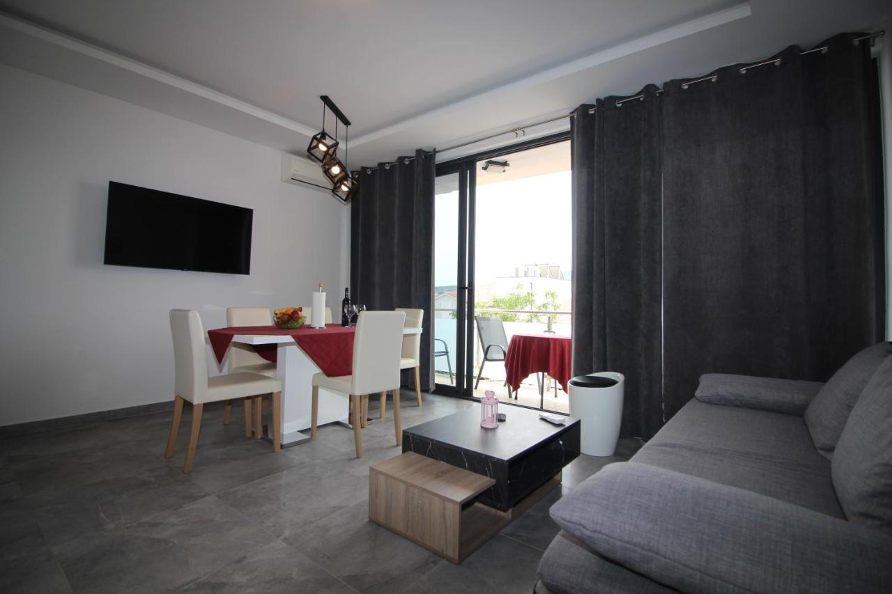 פרימוסטן Apartments Toni מראה חיצוני תמונה