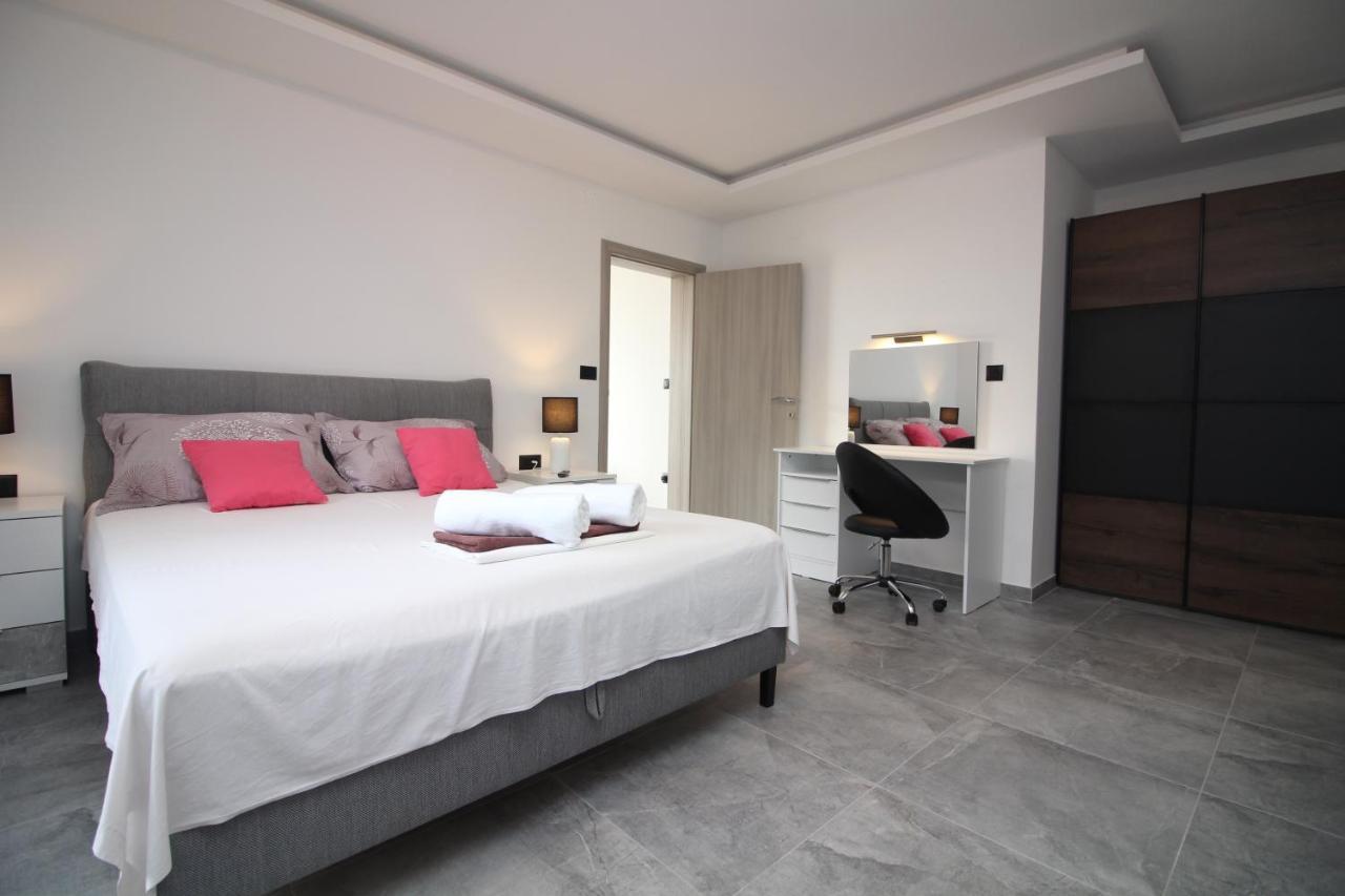 פרימוסטן Apartments Toni מראה חיצוני תמונה