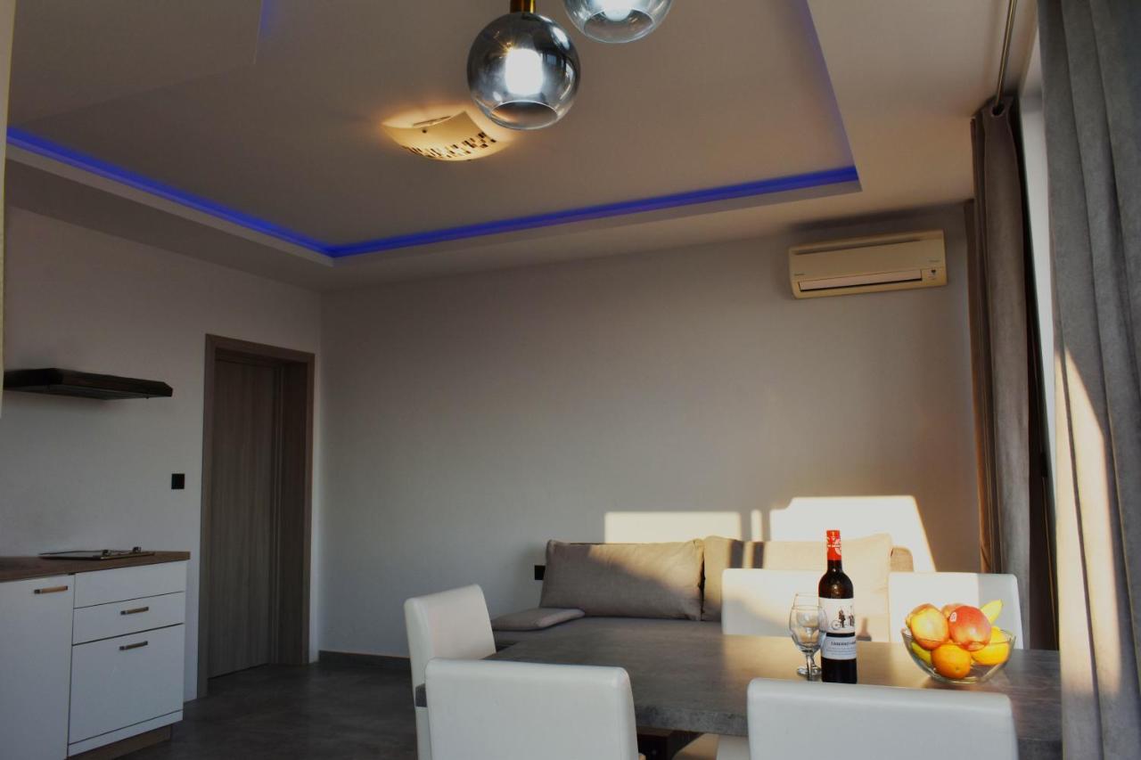 פרימוסטן Apartments Toni מראה חיצוני תמונה