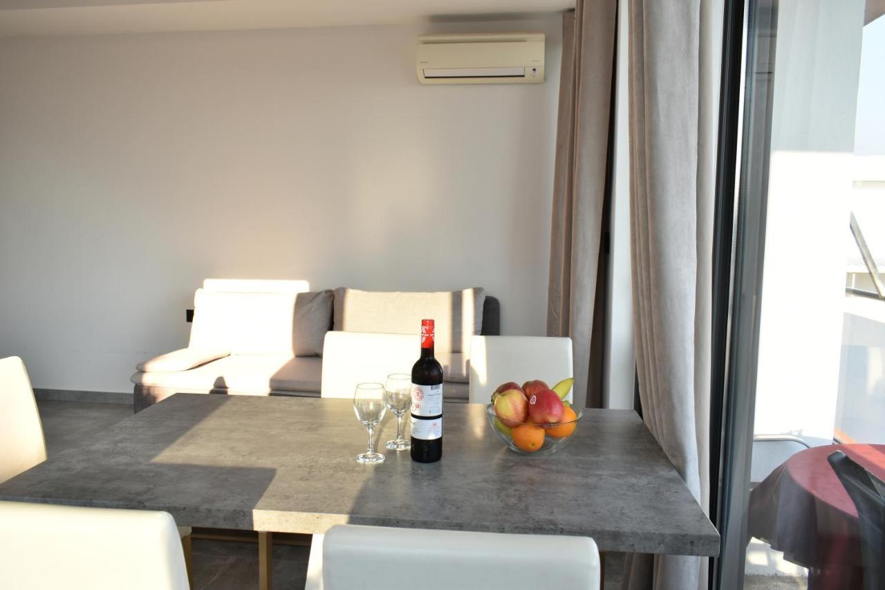 פרימוסטן Apartments Toni מראה חיצוני תמונה