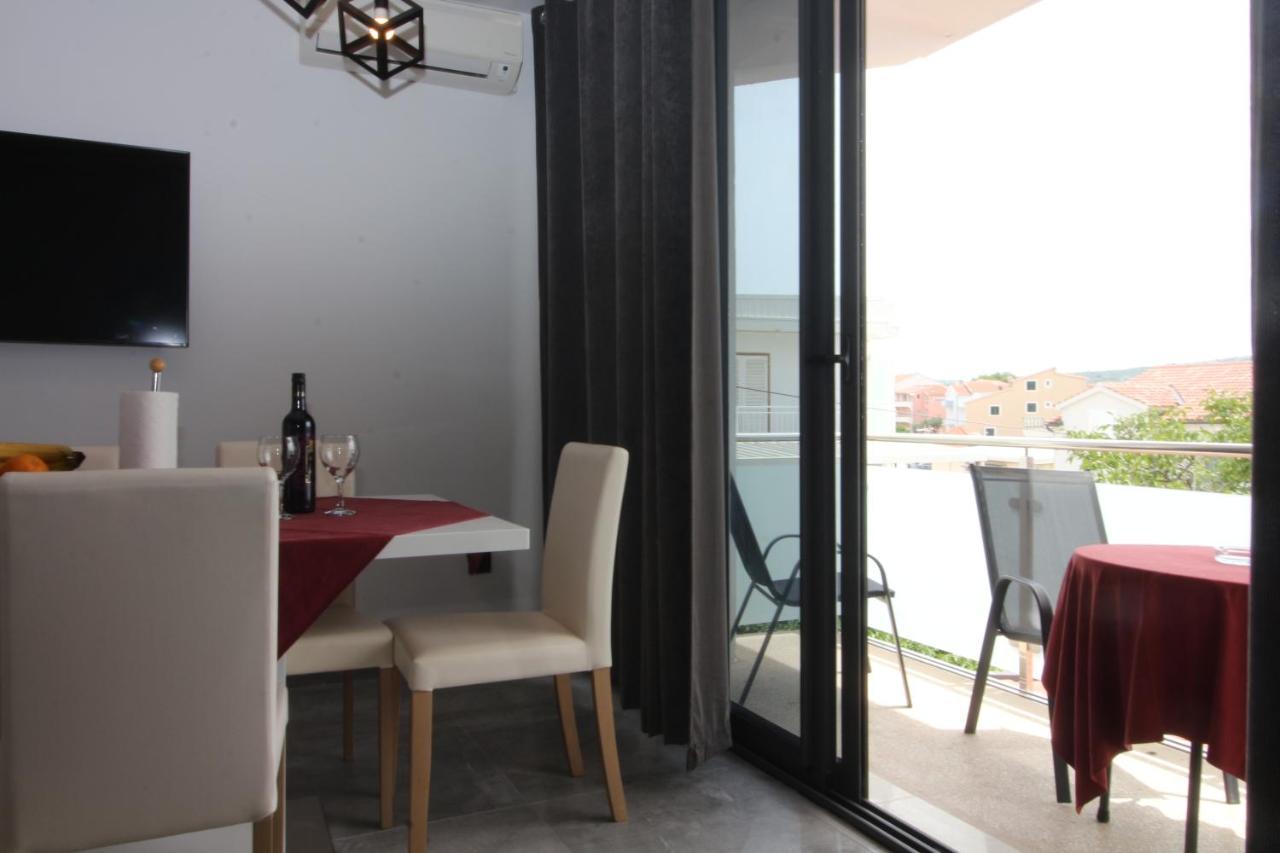 פרימוסטן Apartments Toni מראה חיצוני תמונה